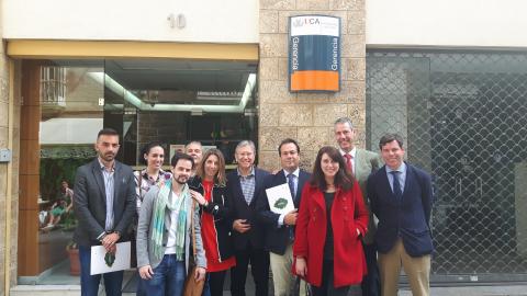Foto de grupo de todos los que forman parte del proyecto Inconformistas, tanto representantes de la UCA como los de la Fundación Osborne